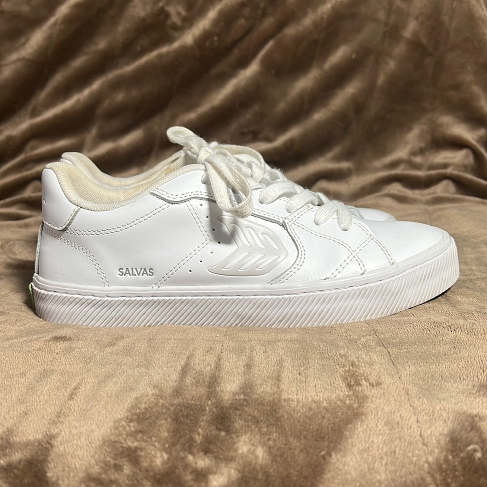Cariuma Salvas Women's Casual Leather Lace Up Sneakers White Size 8.5